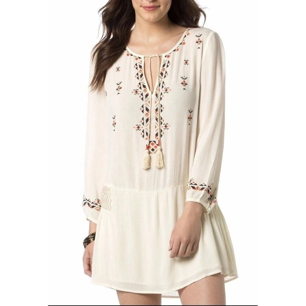 Miss Me top sz M Cream Embroidered tunic gauzy Tassel boho festival